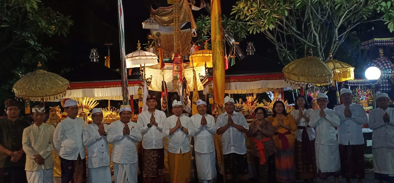 Piodalan Pura Giri Natha Makassar